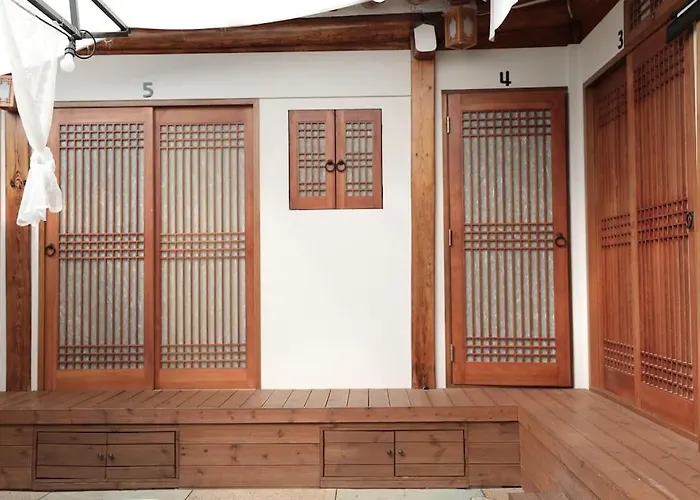 Bibimbap Hanok Gyeongbokgung 4*